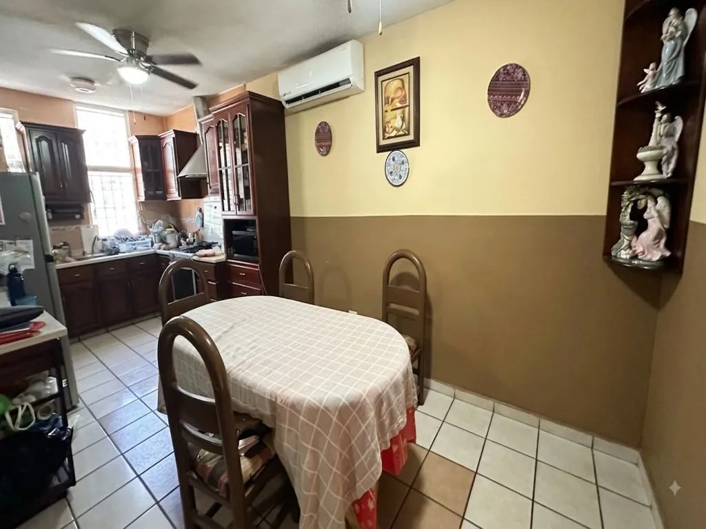 CASA EN ESQUINA CON LOCAL OPCIONAL - Foto 6
