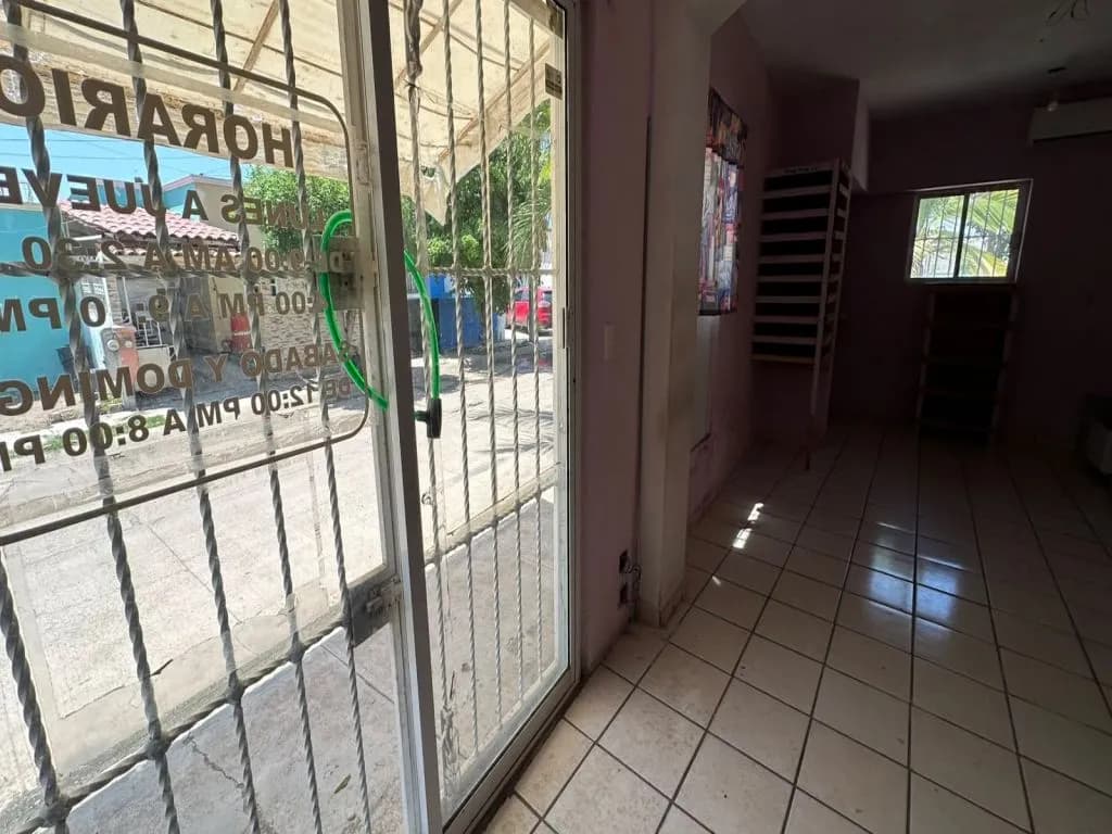 CASA EN ESQUINA CON LOCAL OPCIONAL - Foto 22
