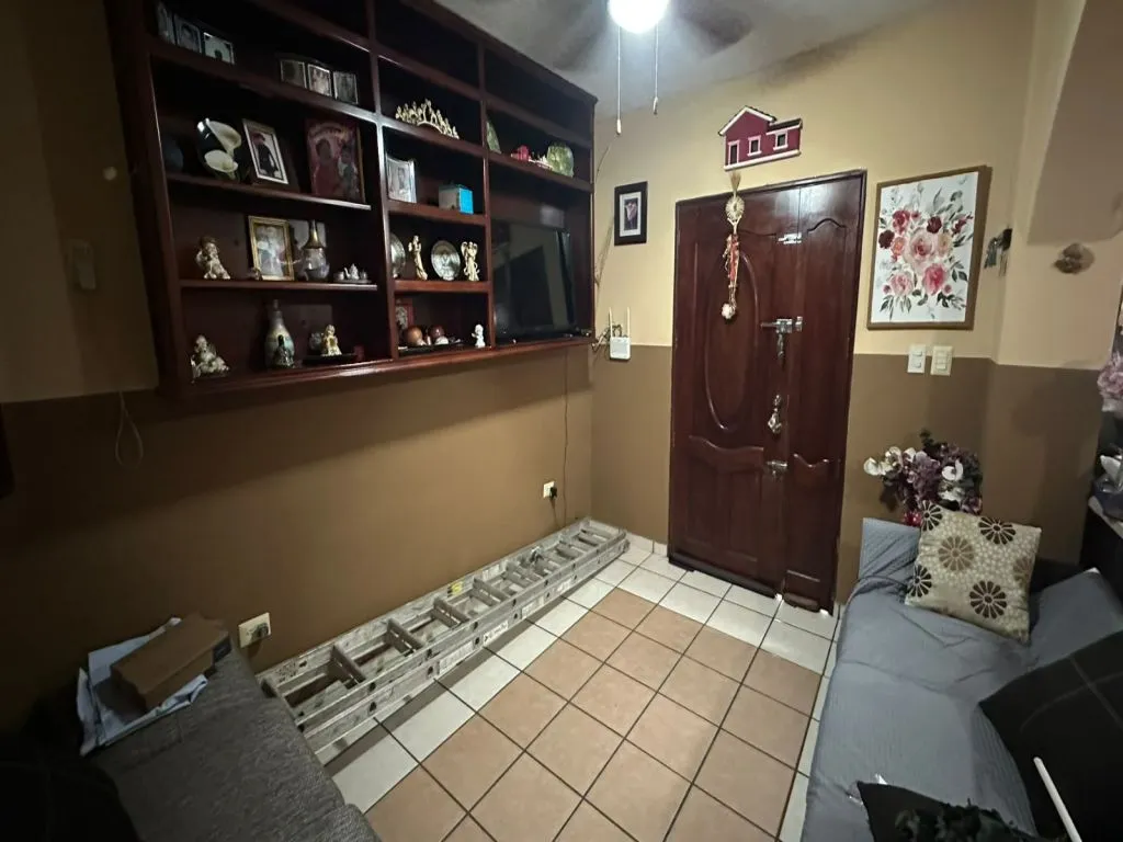 CASA EN ESQUINA CON LOCAL OPCIONAL - Foto 23