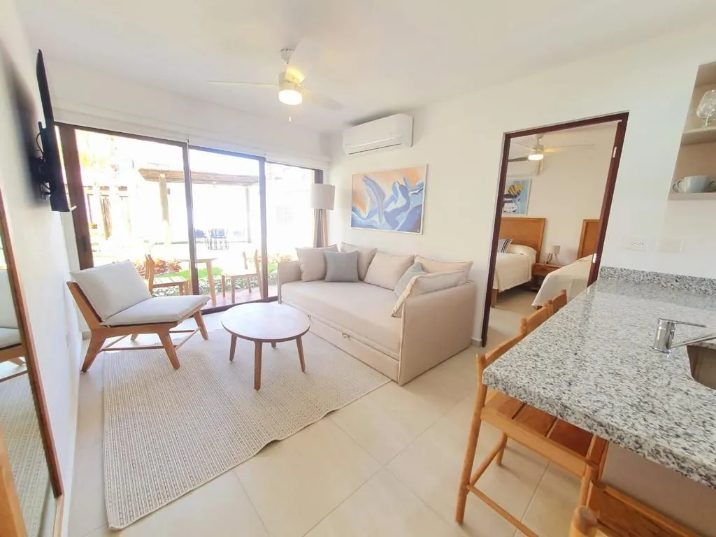 Furnished Condo for Rent in Cerritos/Condo Amueblado en renta en Cerritos