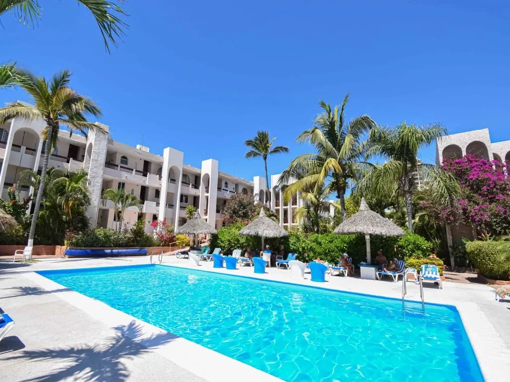 Condominio moderno de una recámara en Mazatlán – ¡A solo pasos de la playa! - Foto 1