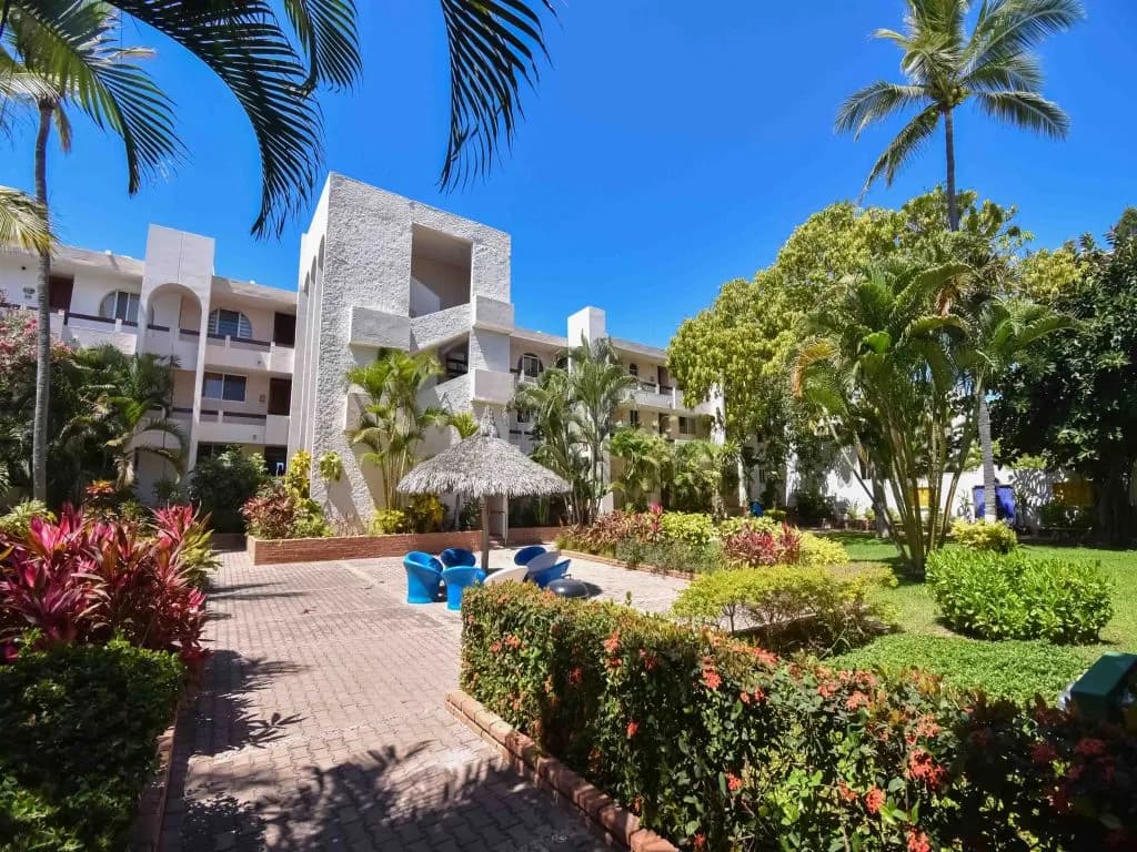 Condominio moderno de una recámara en Mazatlán – ¡A solo pasos de la playa! - Foto 2