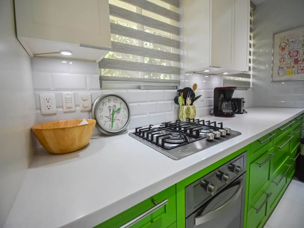 Condominio moderno de una recámara en Mazatlán – ¡A solo pasos de la playa! - Foto 10