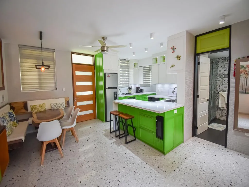 Condominio moderno de una recámara en Mazatlán – ¡A solo pasos de la playa! - Foto 12