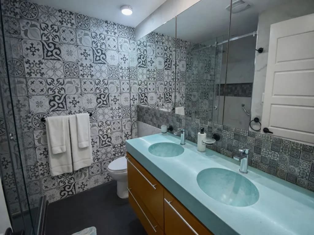 Condominio moderno de una recámara en Mazatlán – ¡A solo pasos de la playa! - Foto 20