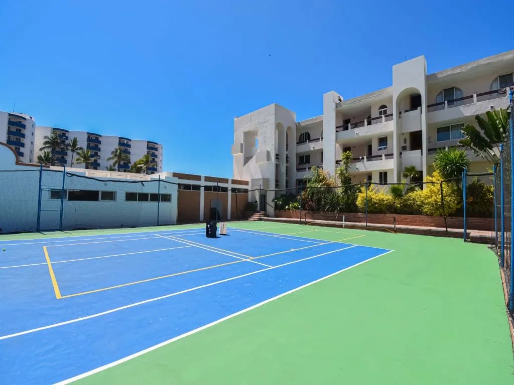 Condominio moderno de una recámara en Mazatlán – ¡A solo pasos de la playa! - Foto 23