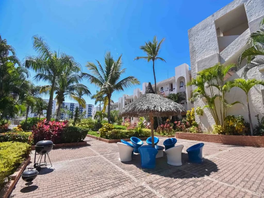 Condominio moderno de una recámara en Mazatlán – ¡A solo pasos de la playa! - Foto 25