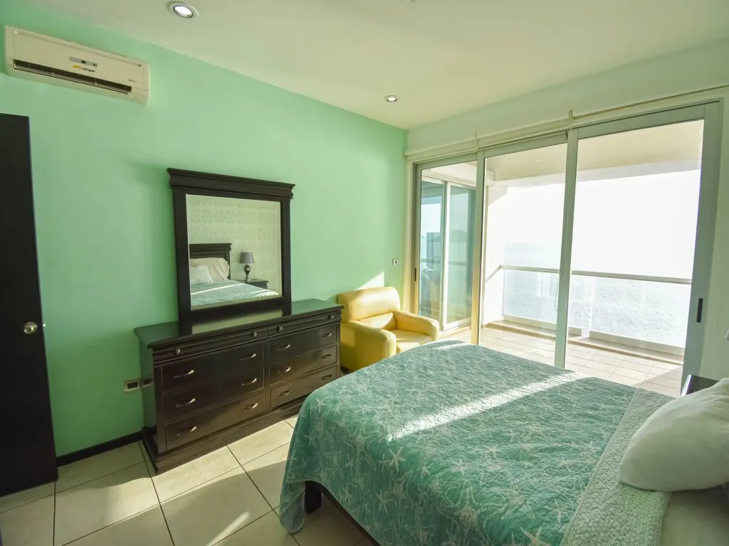 Condo de lujo, dos recamaras con vista al mar - Foto 15