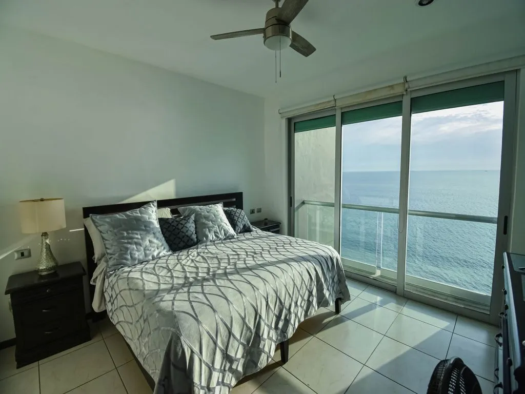Condo de lujo, dos recamaras con vista al mar - Foto 24