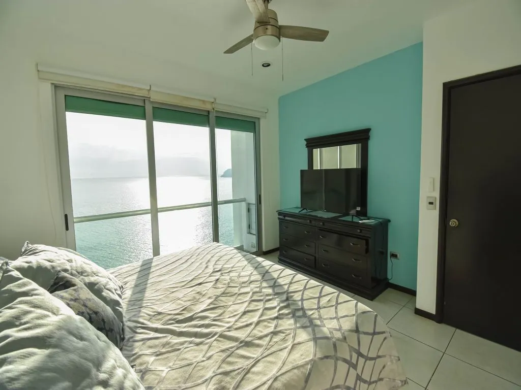 Condo de lujo, dos recamaras con vista al mar - Foto 27